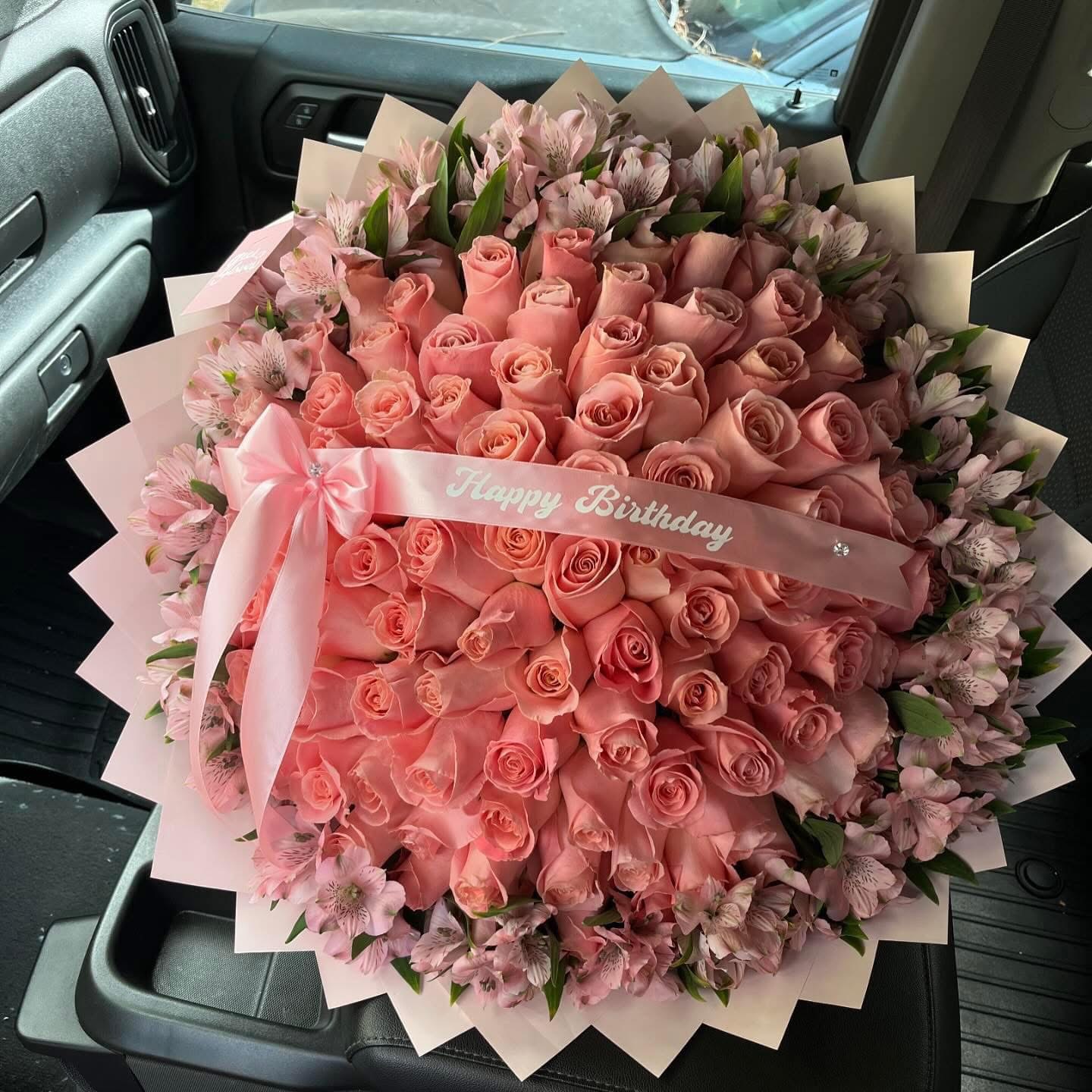100 rosas + astromelias