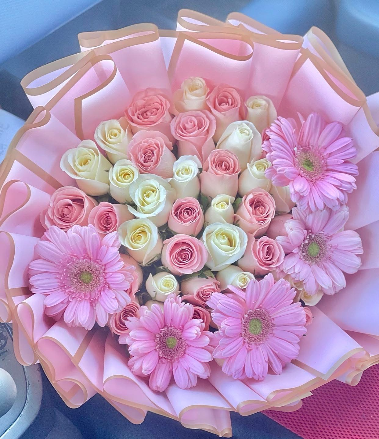 50 rosas + gerberas
